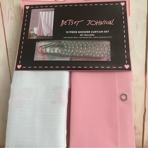 BETSEY JOHNSON CURTAIN SET